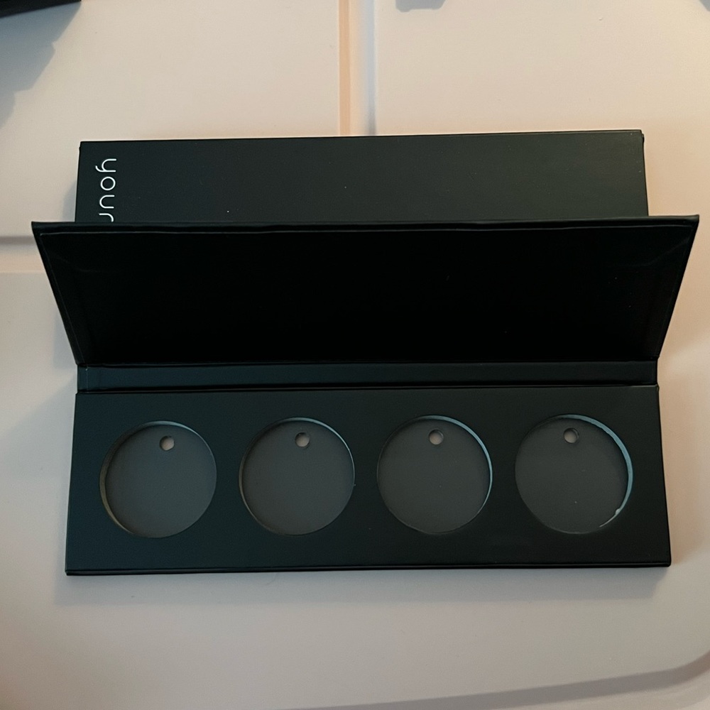 Younique fillable quad palette